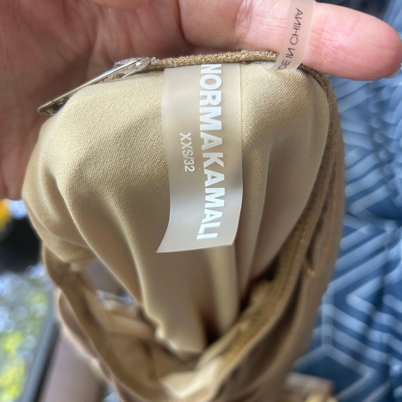 NWT NORMA KAMALI Diana ruched one-shoulder minidress - Picture 5 of 10